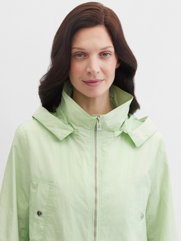 Ветровка с жатым эффектом