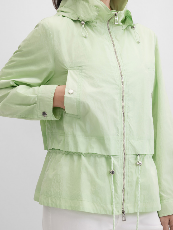 Ветровка с жатым эффектом