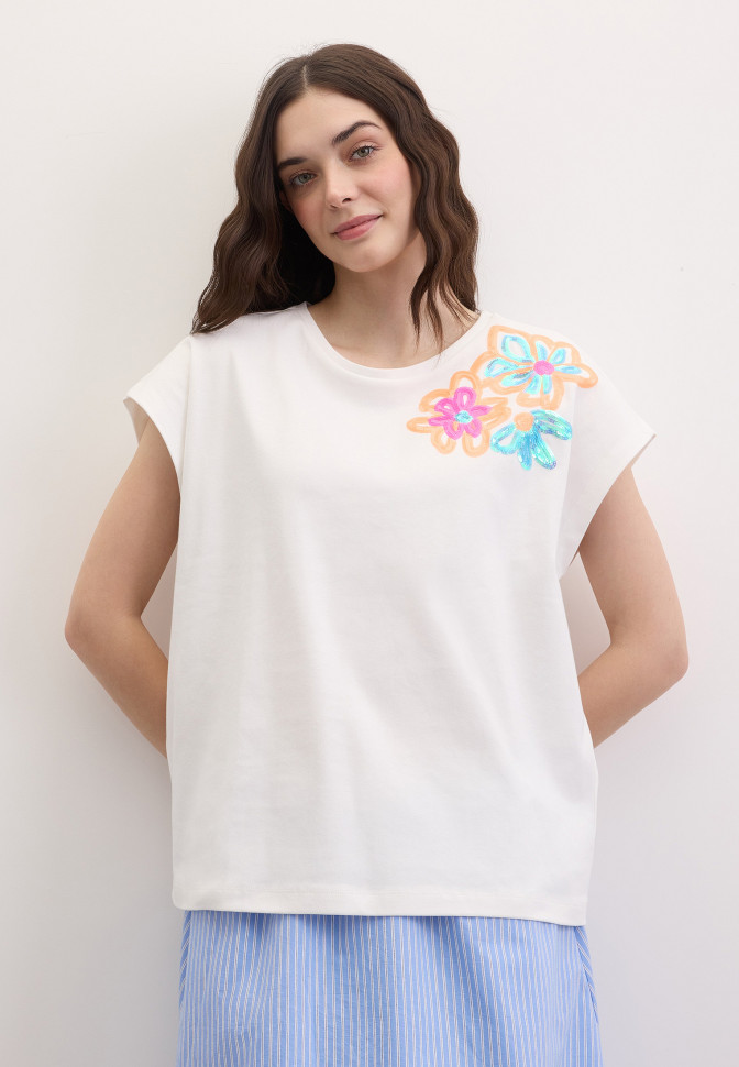 Футболка с аппликацией из пайеток