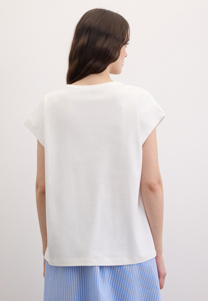 Футболка с аппликацией из пайеток