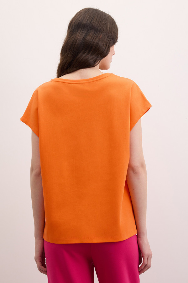 Футболка с аппликацией из пайеток