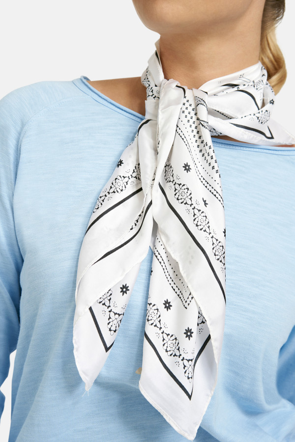 Платок в горошек с принтом пейсли