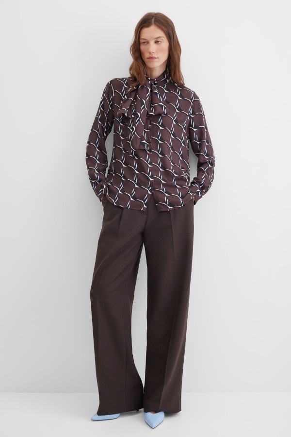 Блузка с бантом