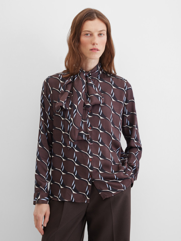 Блузка с бантом