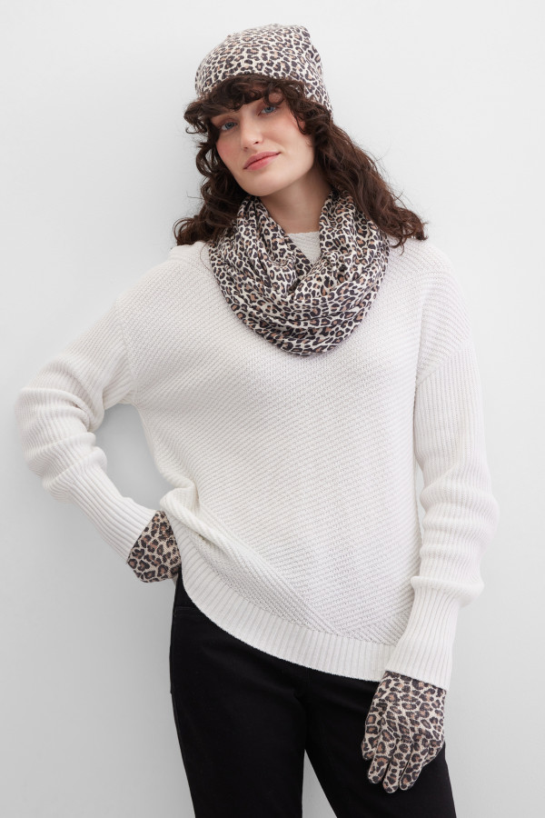 Шапка трикотажная с леопардовым принтом