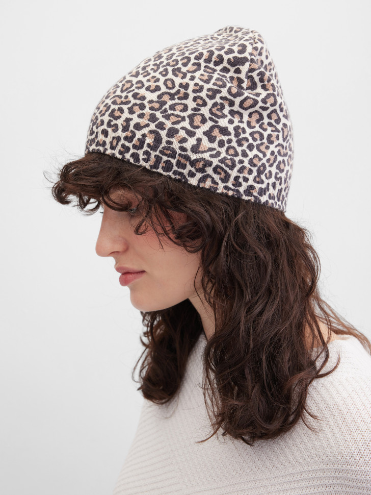Шапка трикотажная с леопардовым принтом