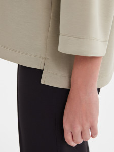 Свитшот с рукавами 3/4 и воротом-стойкой