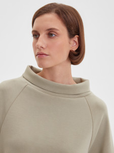 Свитшот с рукавами 3/4 и воротом-стойкой