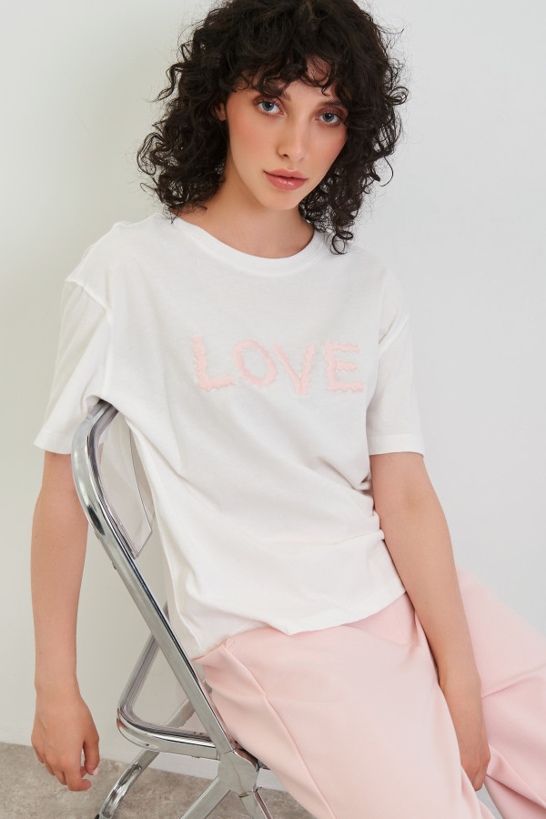 Футболка с принтом LOVE