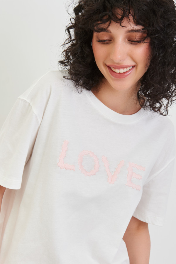 Футболка с принтом LOVE