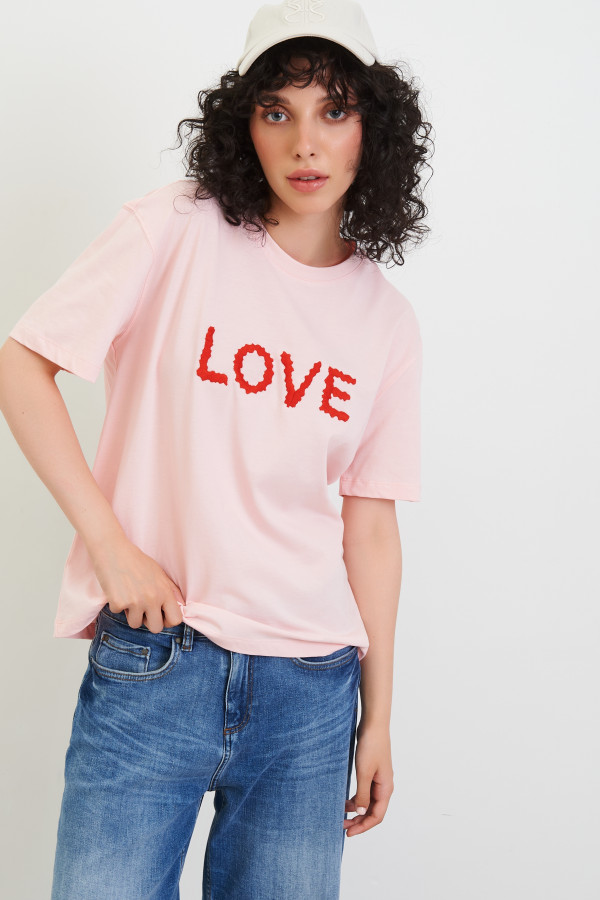 Футболка с принтом LOVE