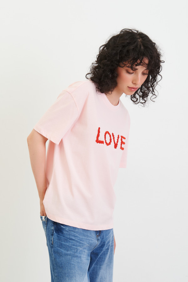 Футболка с принтом LOVE