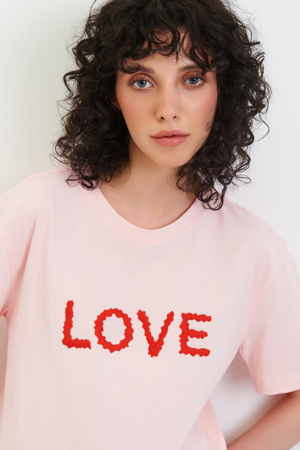 Футболка с принтом LOVE