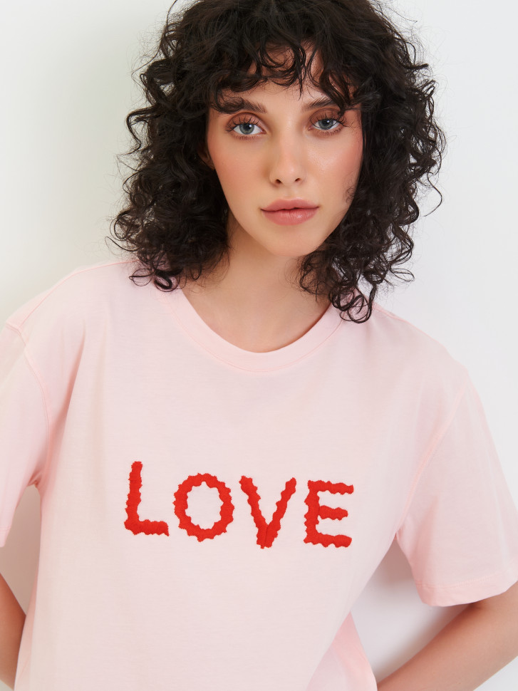 Футболка с принтом LOVE