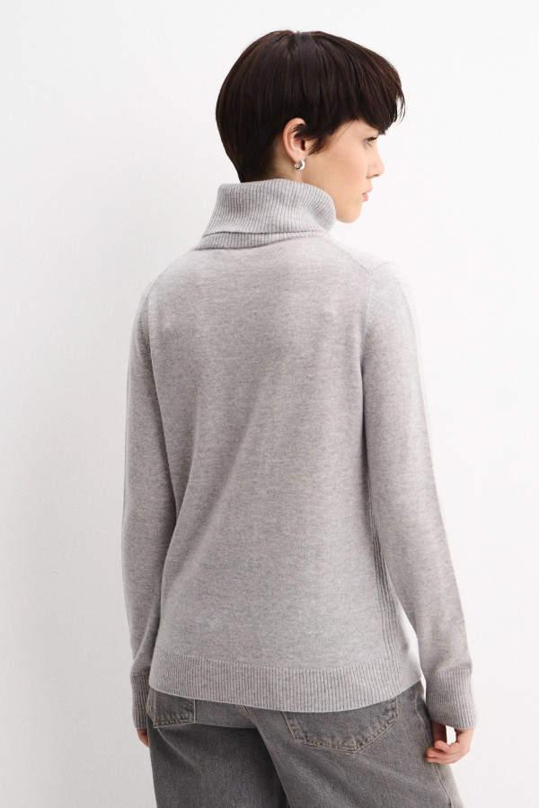 Водолазка прямого кроя