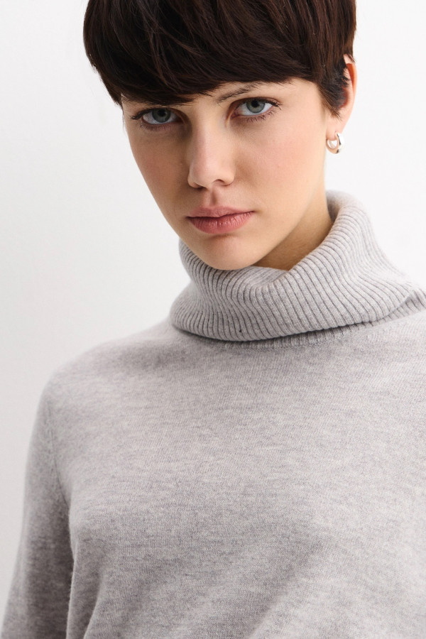 Водолазка прямого кроя