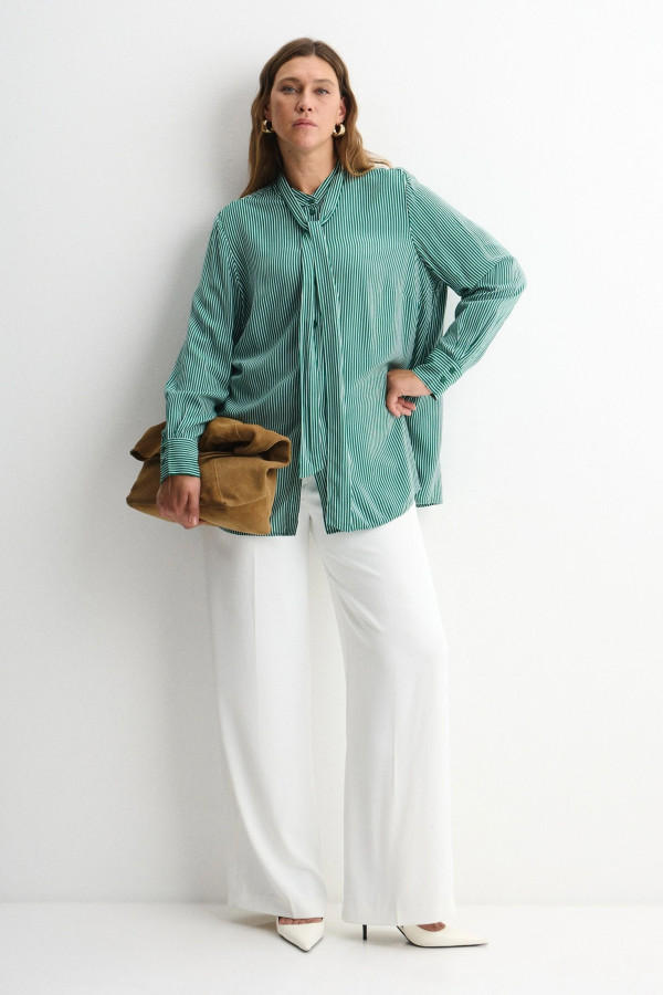 Блузка с бантом в полоску