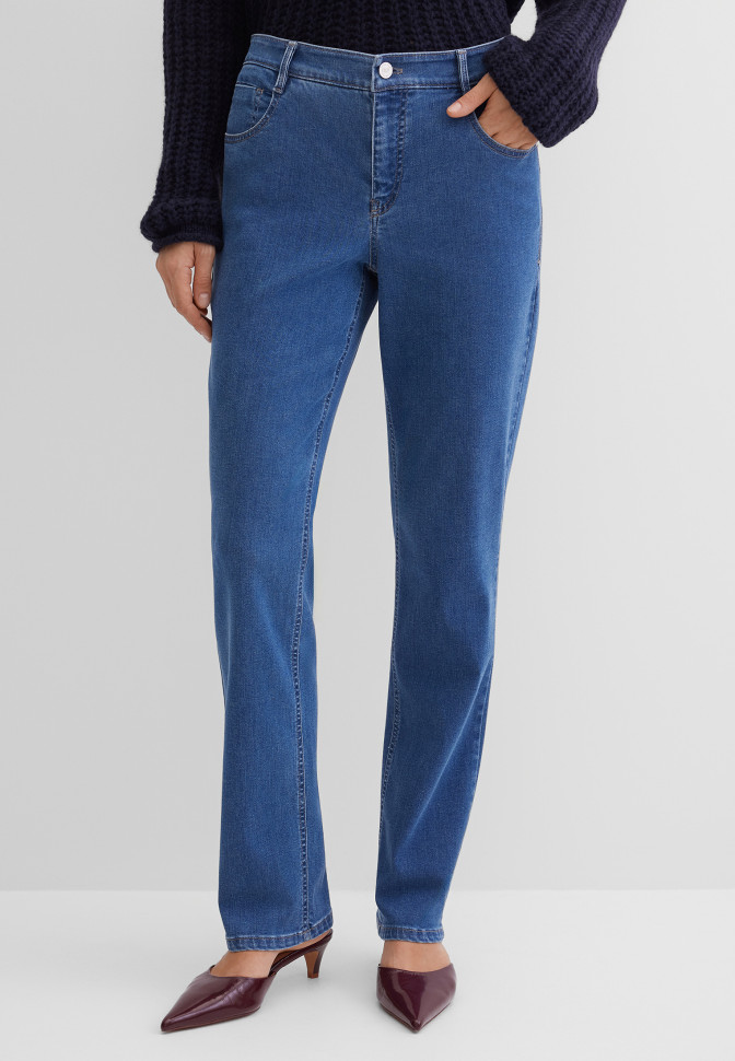 Джинсы зауженные