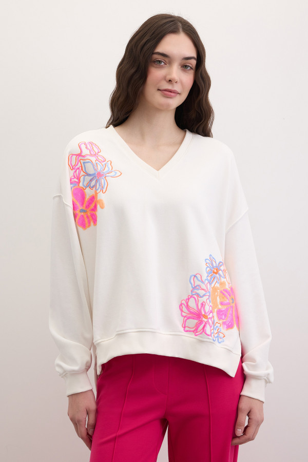 Свитшот оверсайз с разрезами и вышивкой пайетками