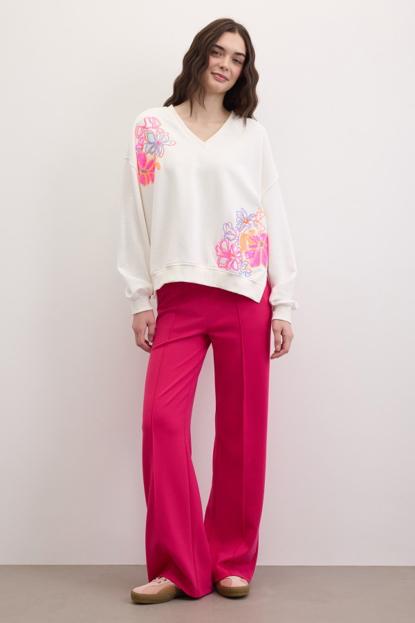 Свитшот оверсайз с разрезами и вышивкой пайетками