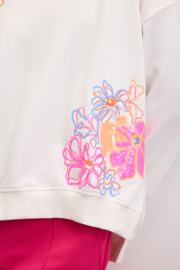 Свитшот оверсайз с разрезами и вышивкой пайетками