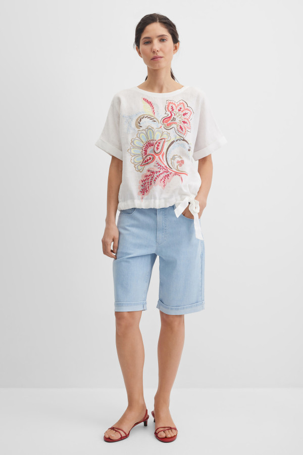 Футболка с рисунком и стразами