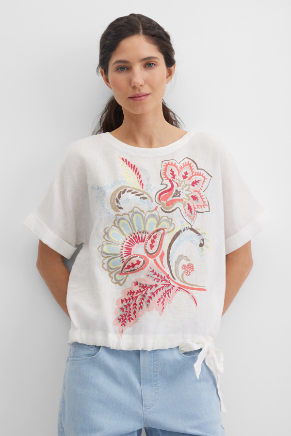 Футболка с рисунком и стразами