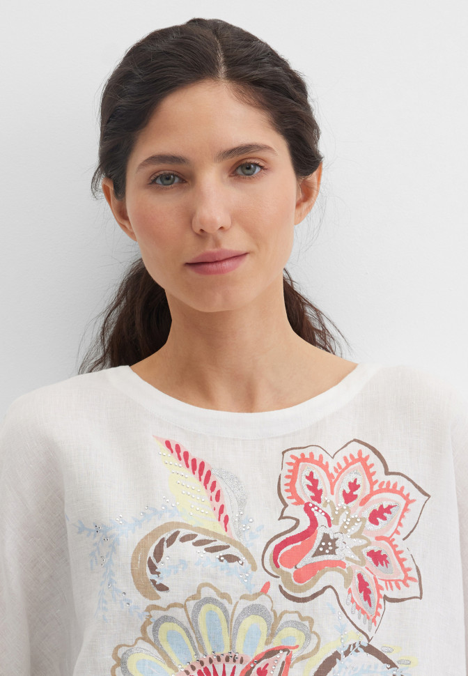 Футболка с рисунком и стразами