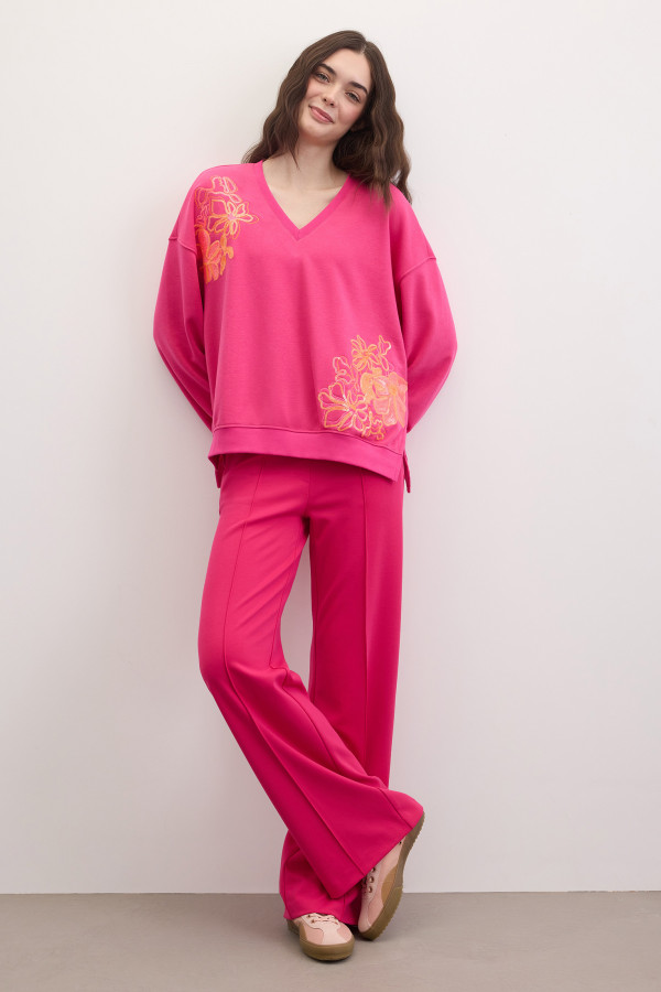 Свитшот с вышивкой пайетками