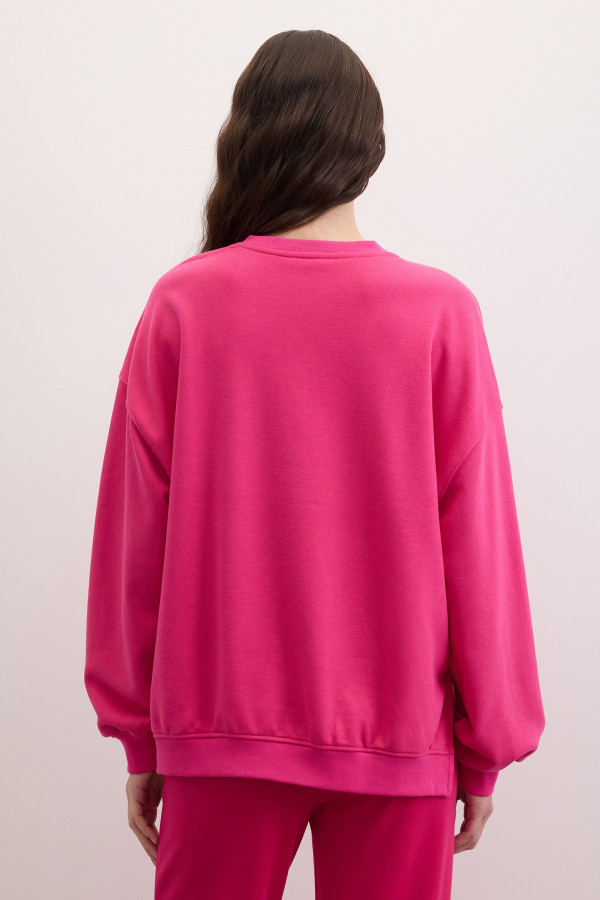 Свитшот с вышивкой пайетками