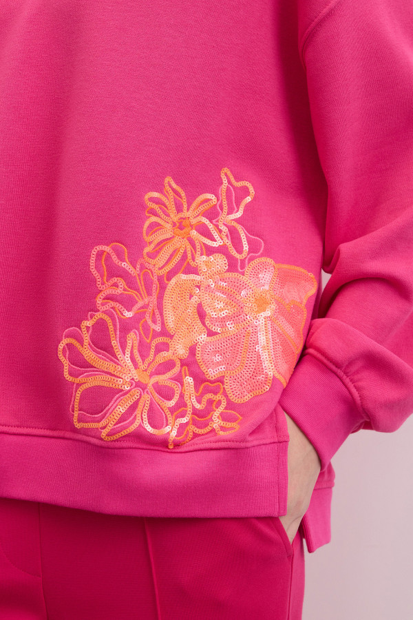 Свитшот с вышивкой пайетками
