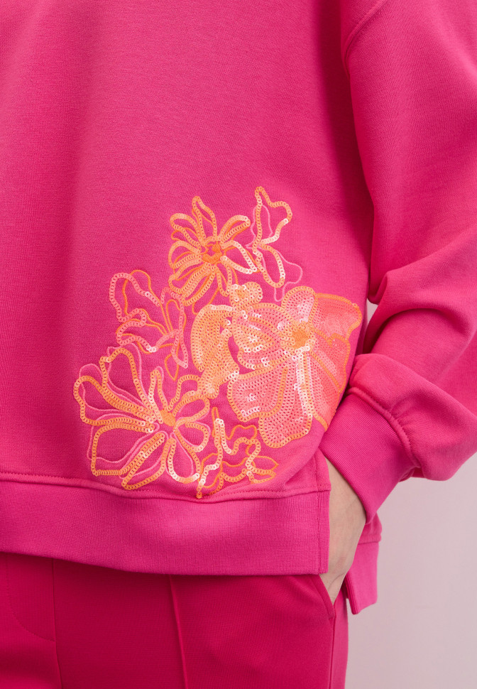 Свитшот с вышивкой пайетками