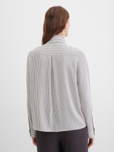 Блузка с бантом