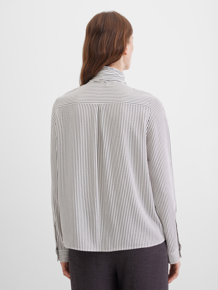 Блузка с бантом