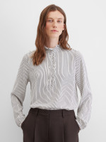 Блузка с воротником-стойкой