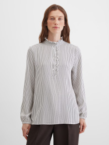 Блузка с воротником-стойкой