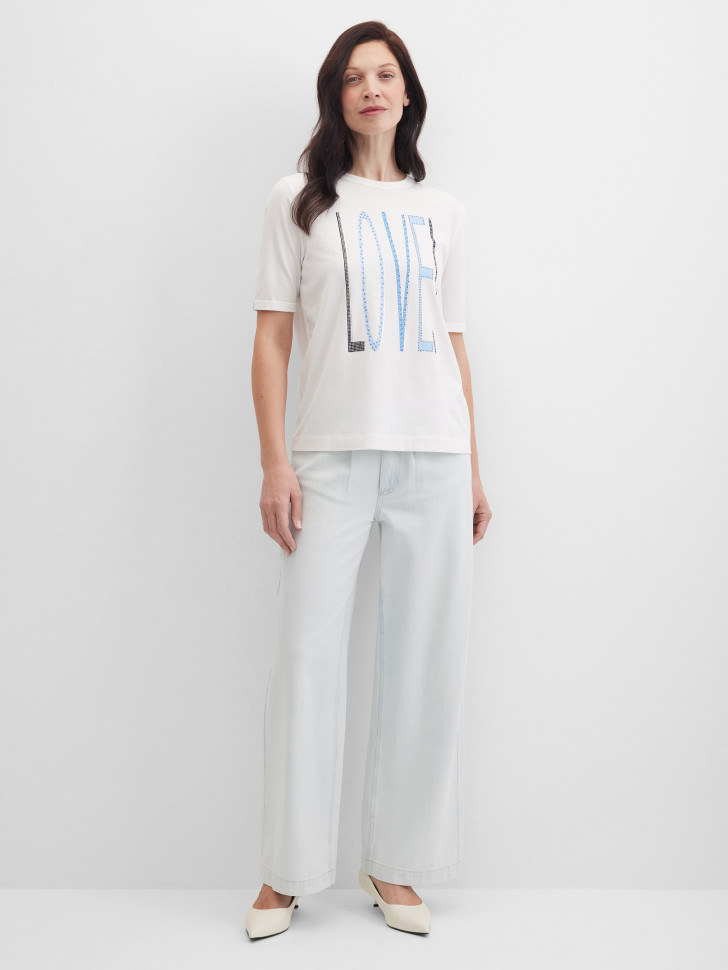 Футболка с надписью LOVE