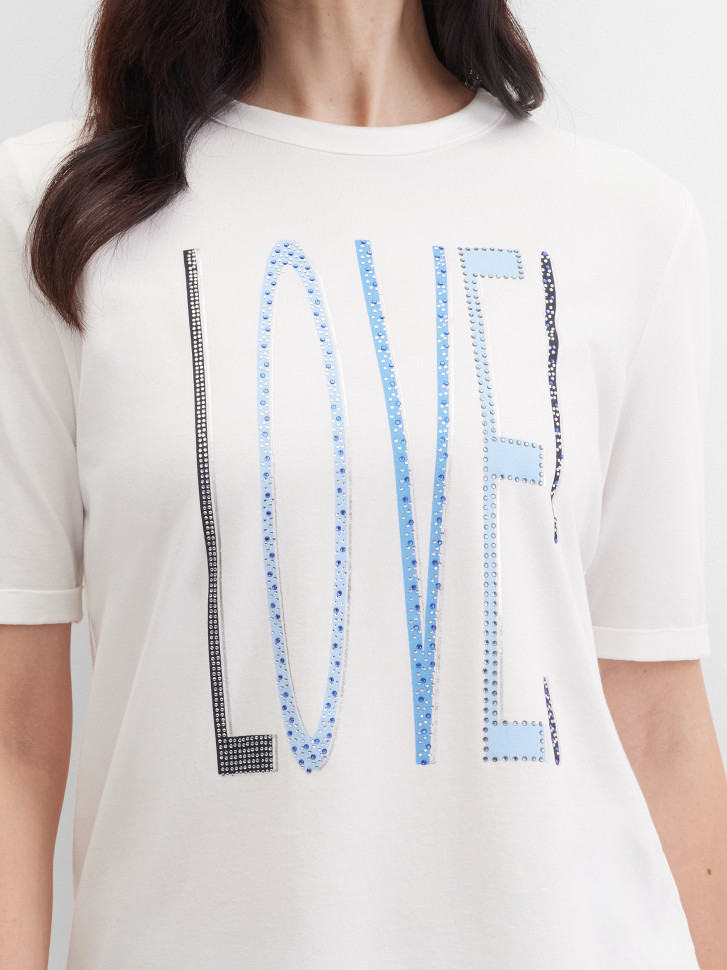 Футболка с надписью LOVE