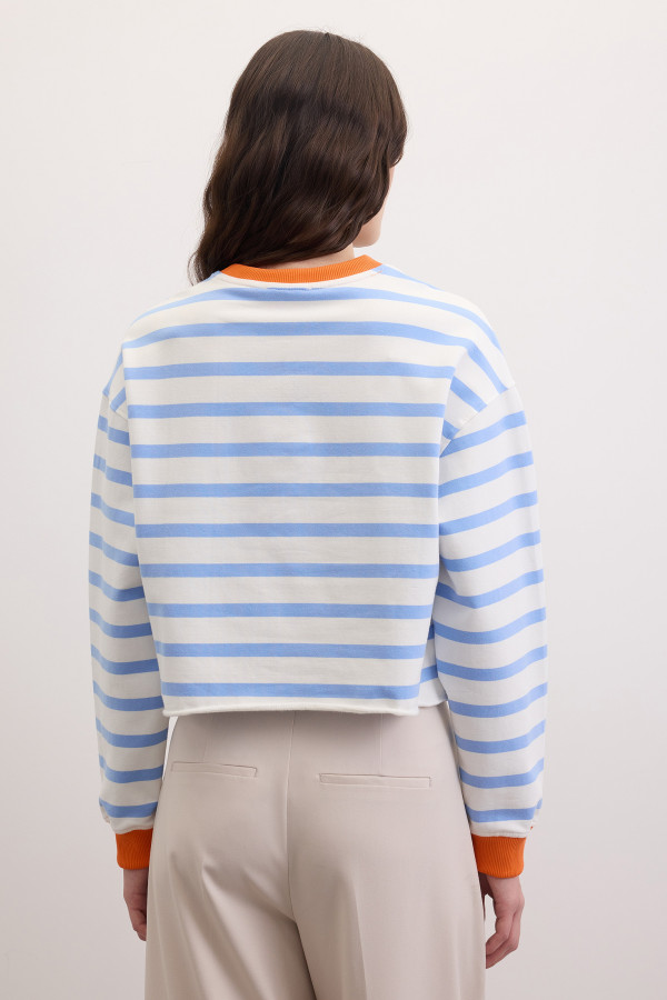 Свитшот свободный укороченный\