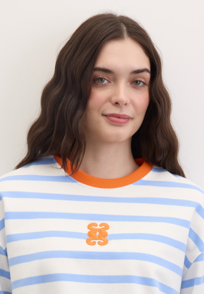 Свитшот свободный укороченный\