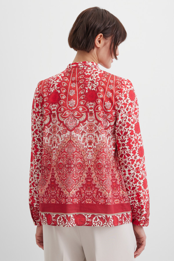 Блузка с цветочным принтом