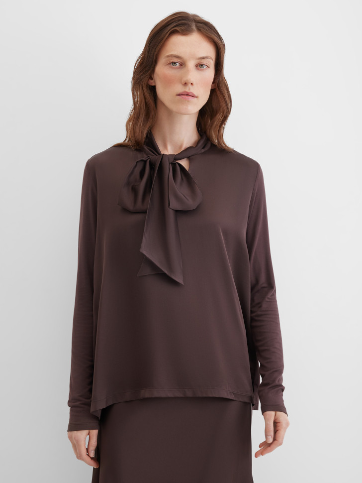 Блузка с бантом