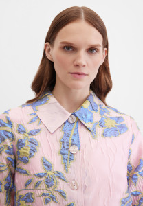 Жакет с рельефным цветочным рисунком