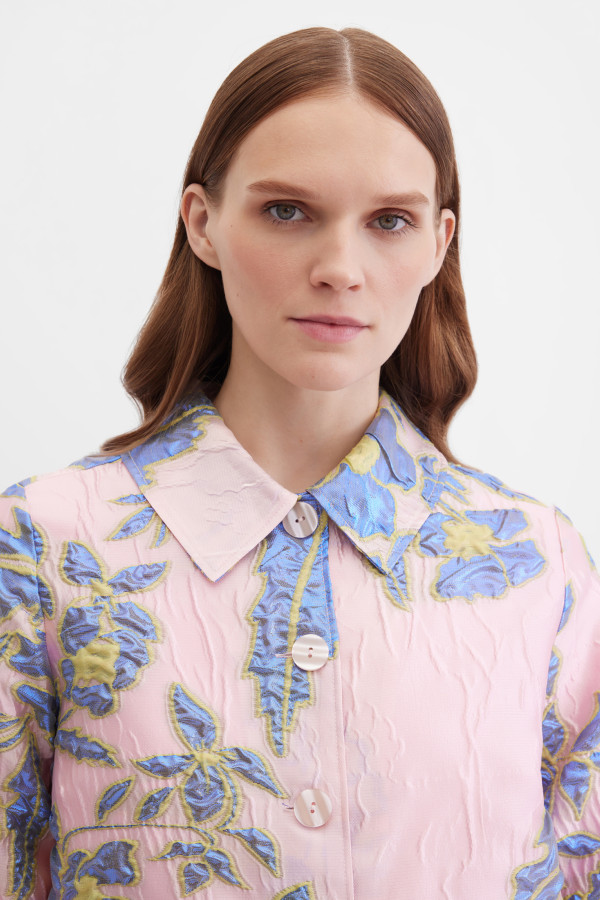 Жакет с рельефным цветочным рисунком