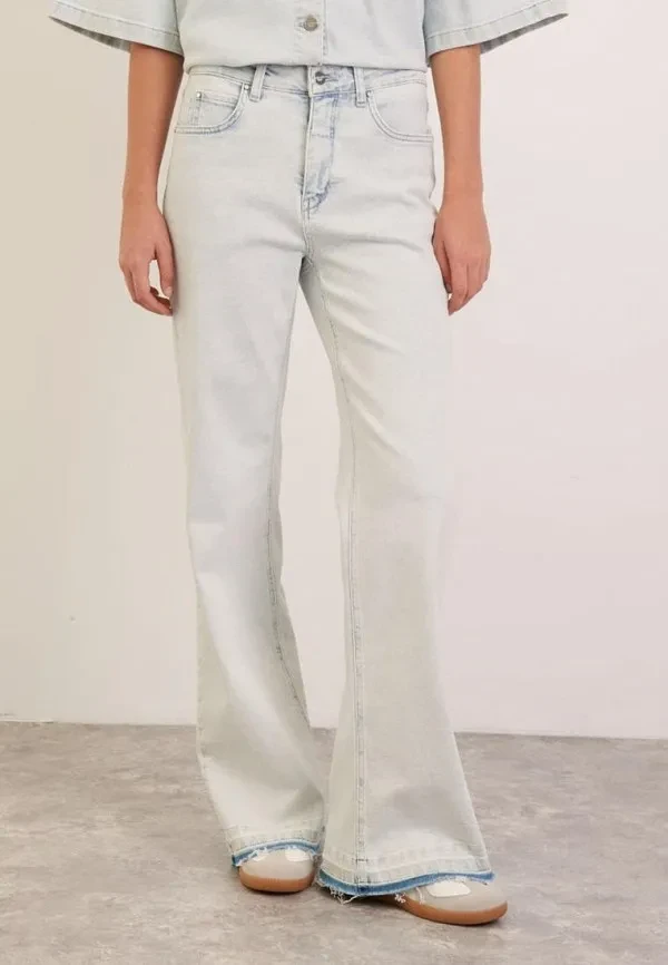 Джинсы клеш