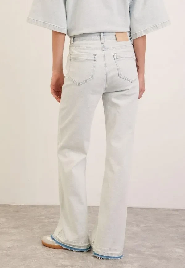 Джинсы клеш