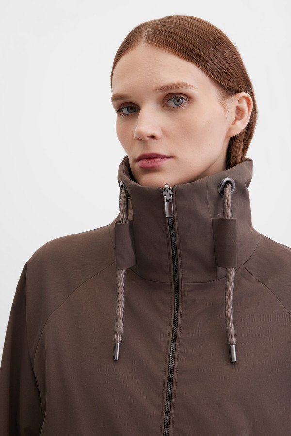 Куртка-ветровка с капюшоном