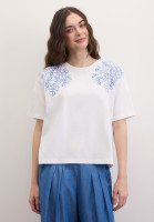 Футболка с вышивкой