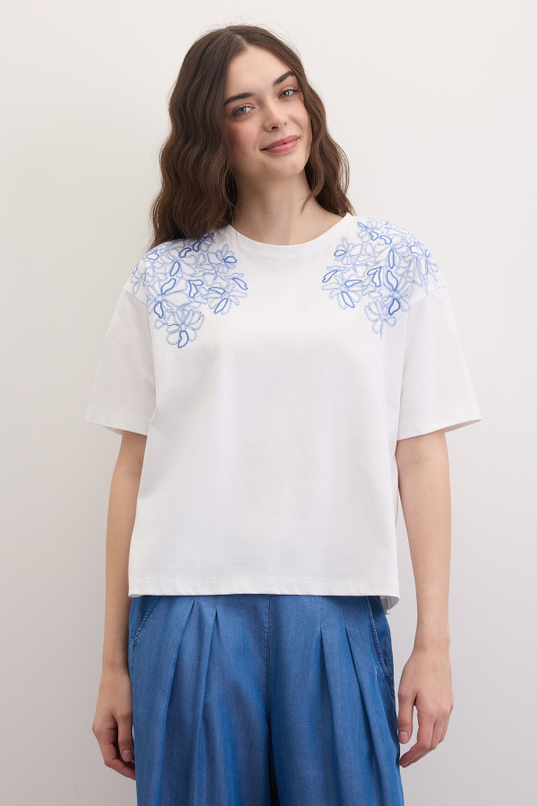 Футболка с вышивкой