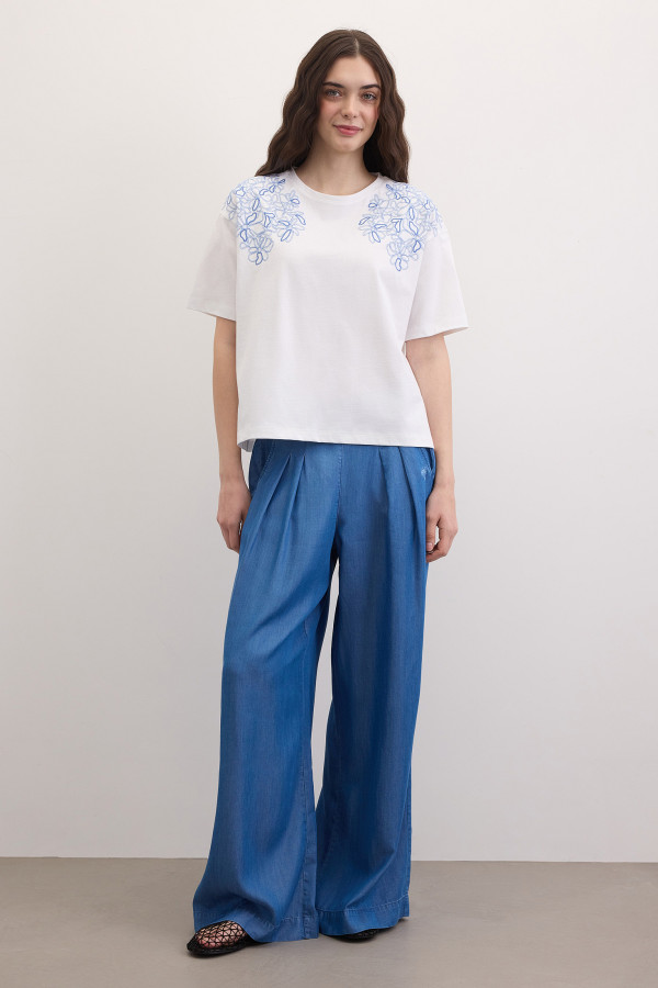 Футболка с вышивкой